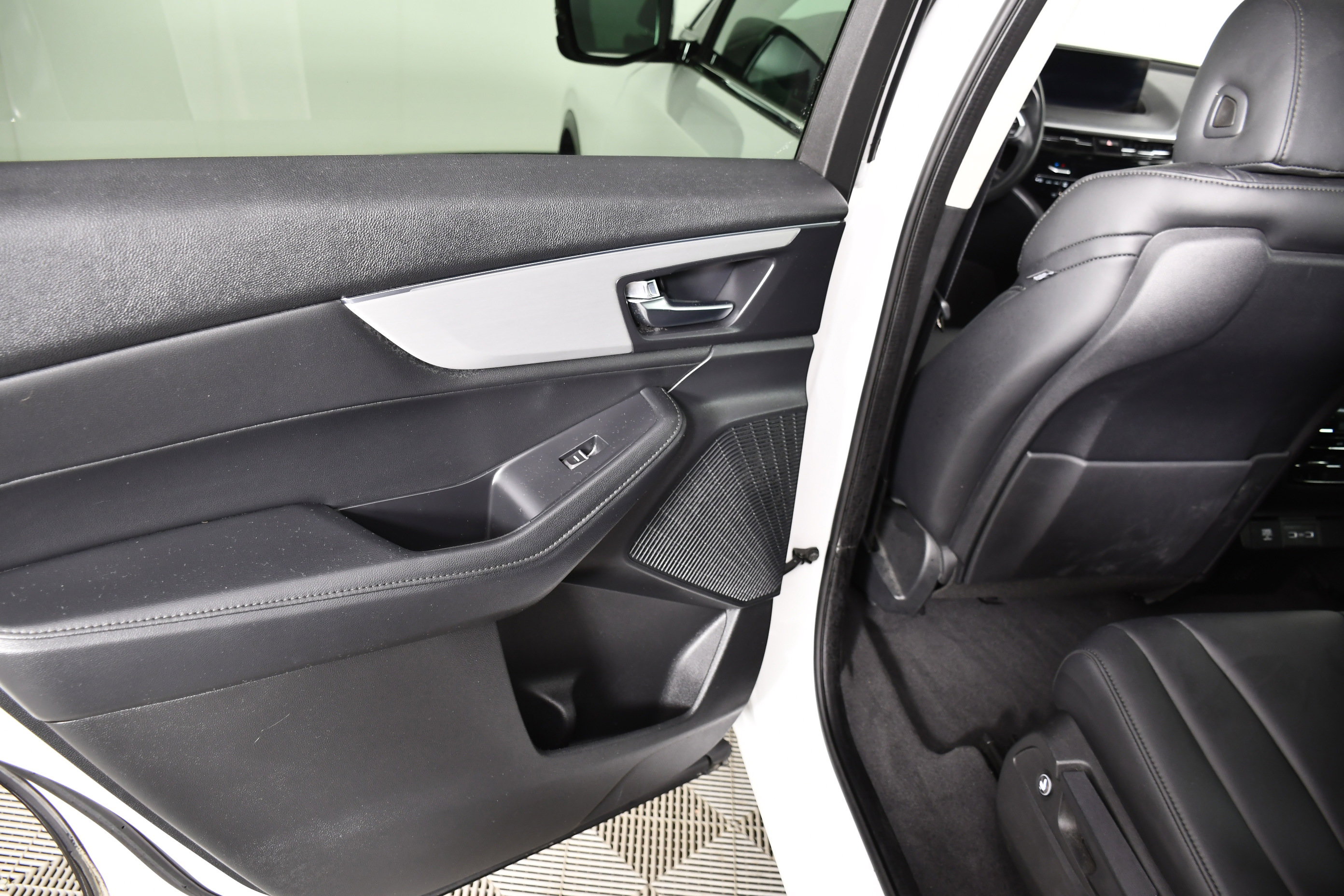 Used 2023 Acura MDX SH-AWD image 47