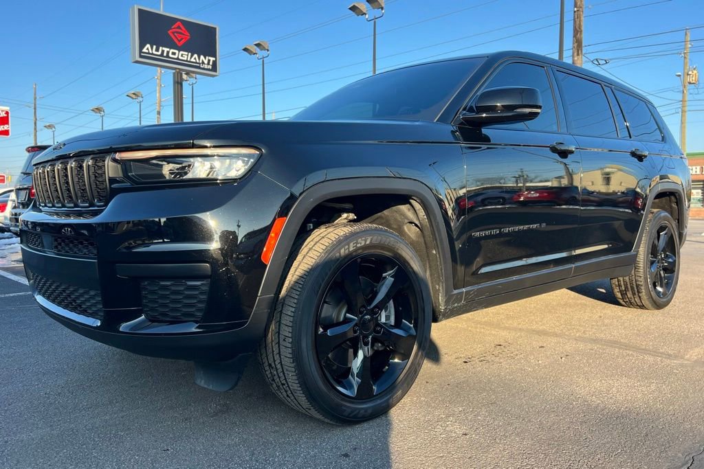 Used 2023 Jeep Grand Cherokee L Laredo image 14