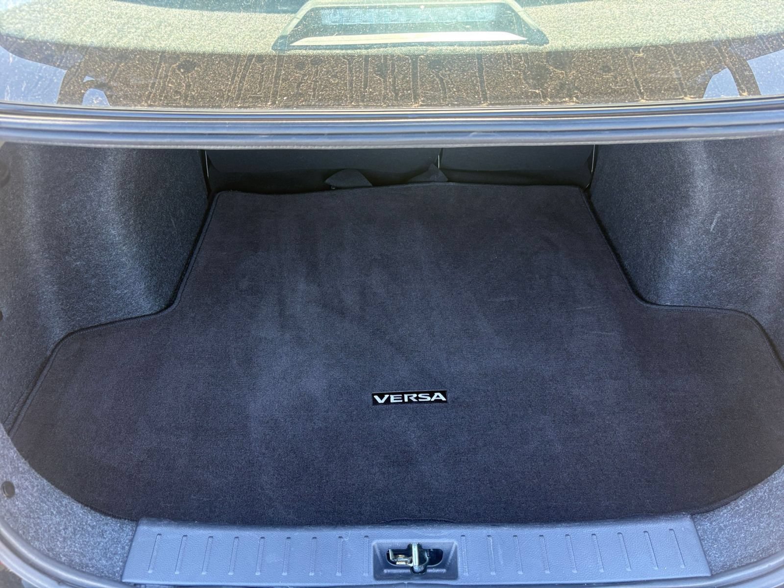 Used 2025 Nissan Versa SV FWD image 29