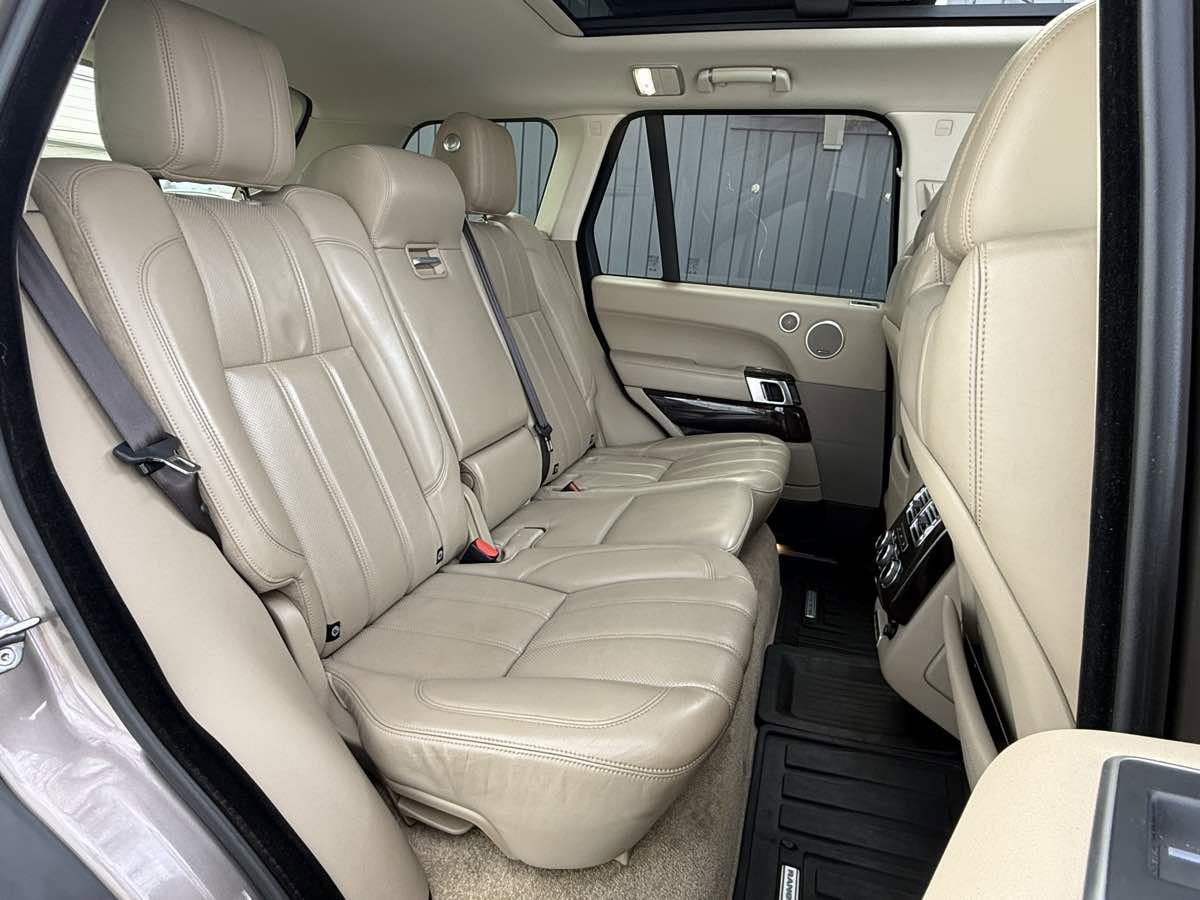 Used 2016 Land Rover Range Rover HSE image 13