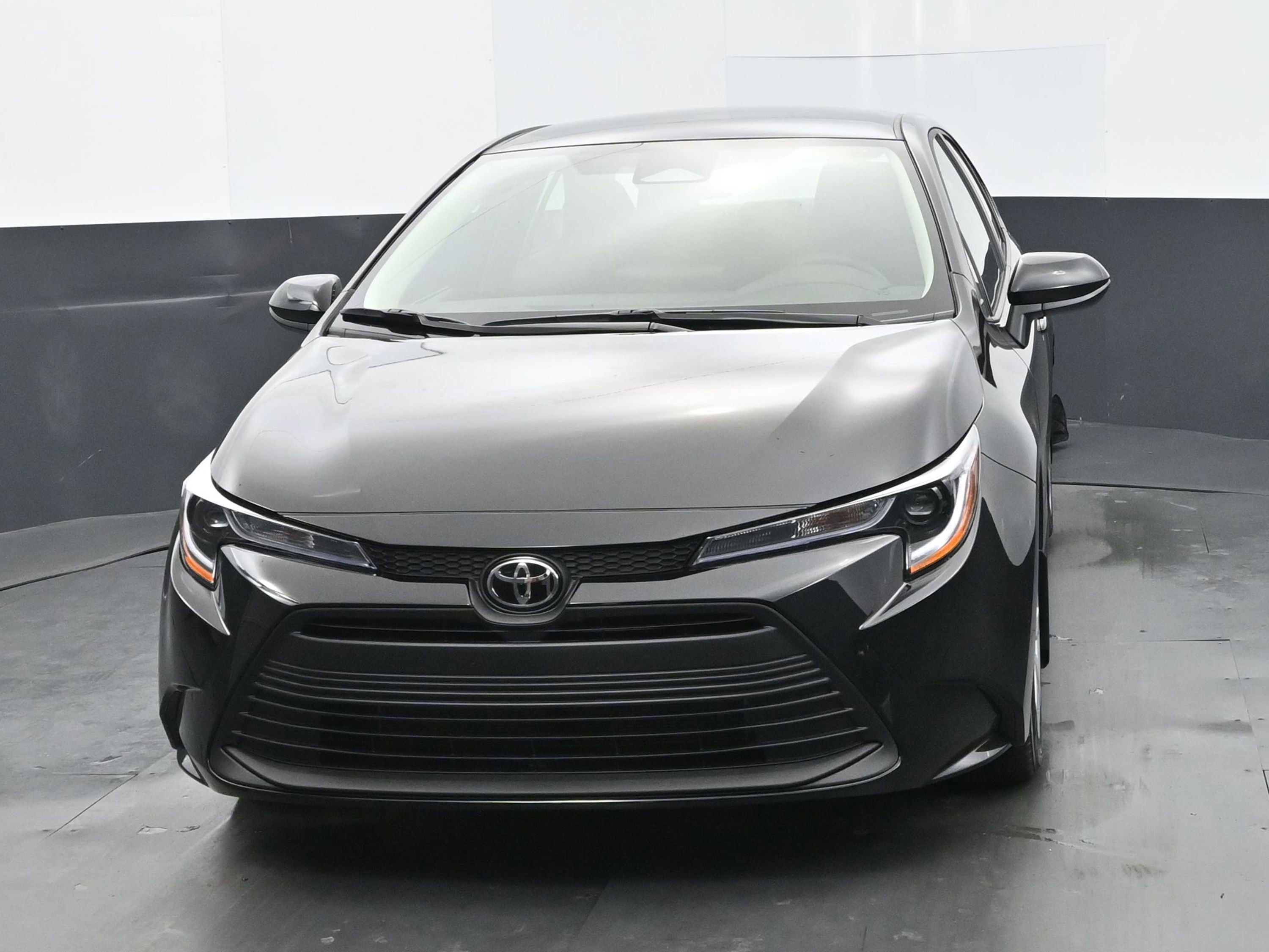 Used 2025 Toyota Corolla LE image 8