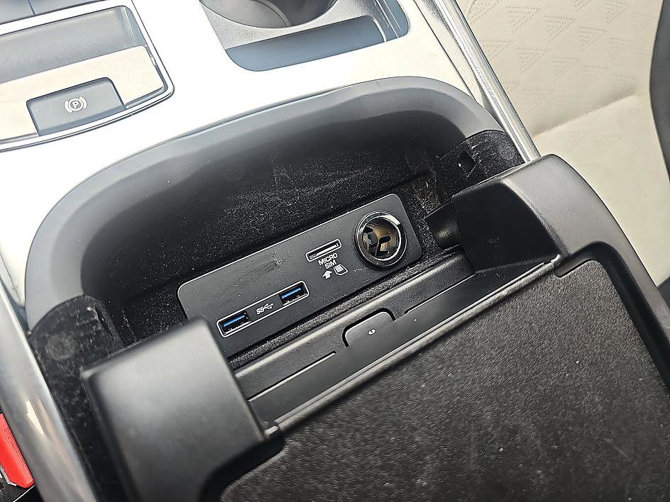 Used 2020 Land Rover Range Rover Sport SVR AWD/4WD image 25