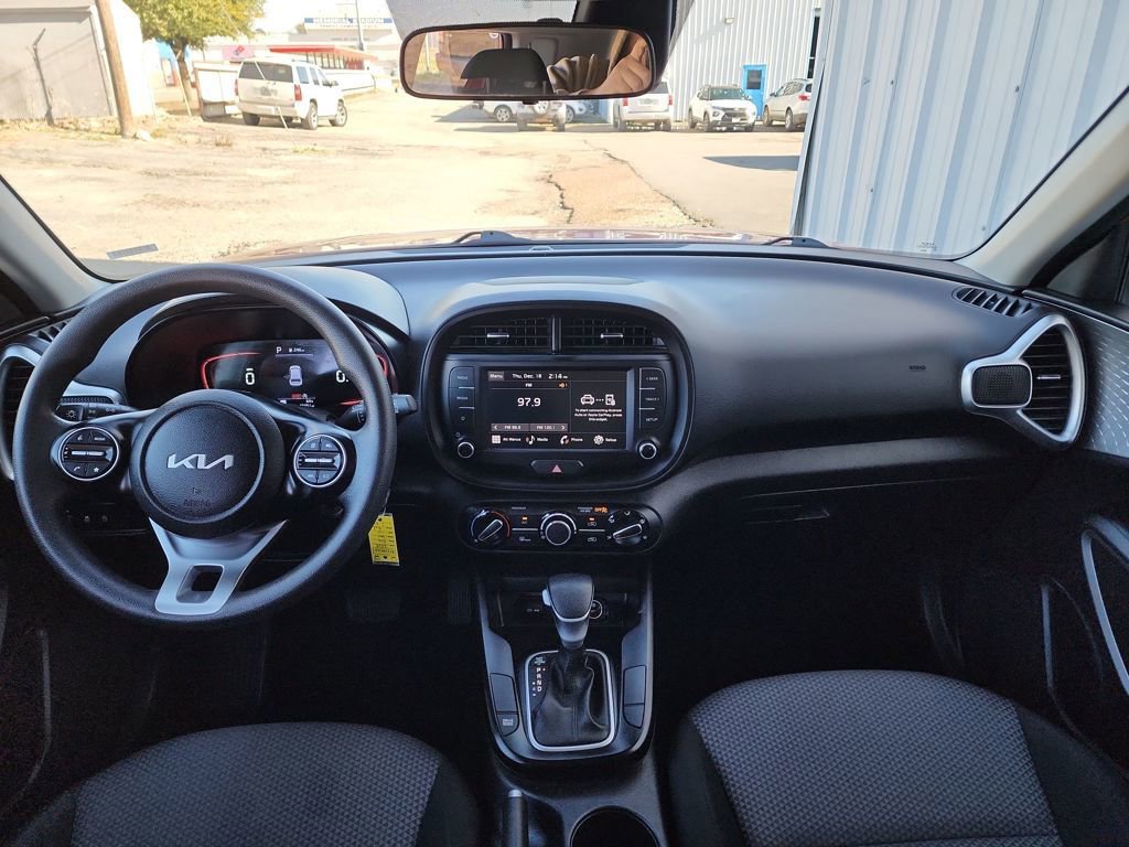 Used 2024 Kia Soul LX w/ Option Group 015 image 17