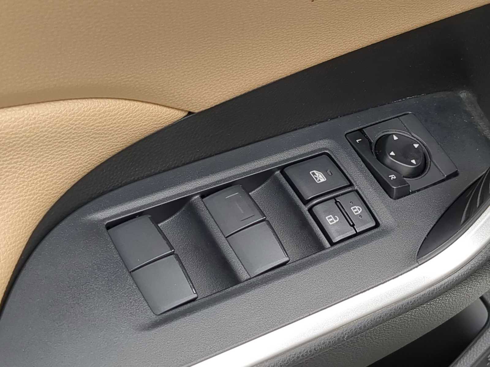 Used 2020 Toyota RAV4 XLE image 18