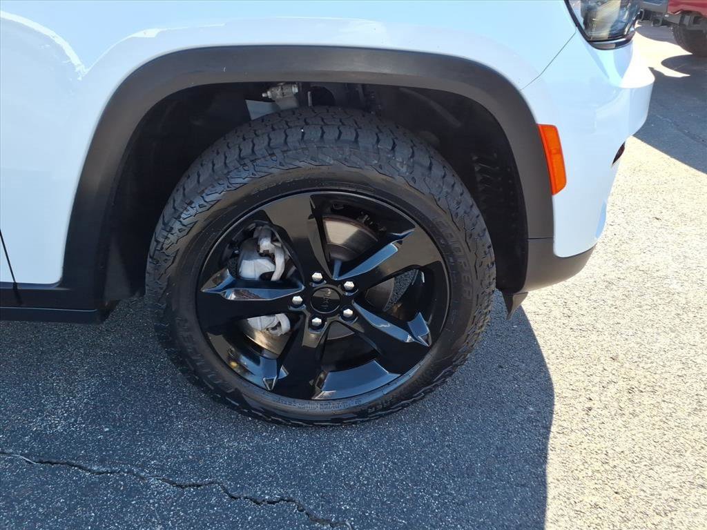 Used 2023 Jeep Grand Cherokee Limited w/ Black Appearance Package image 7