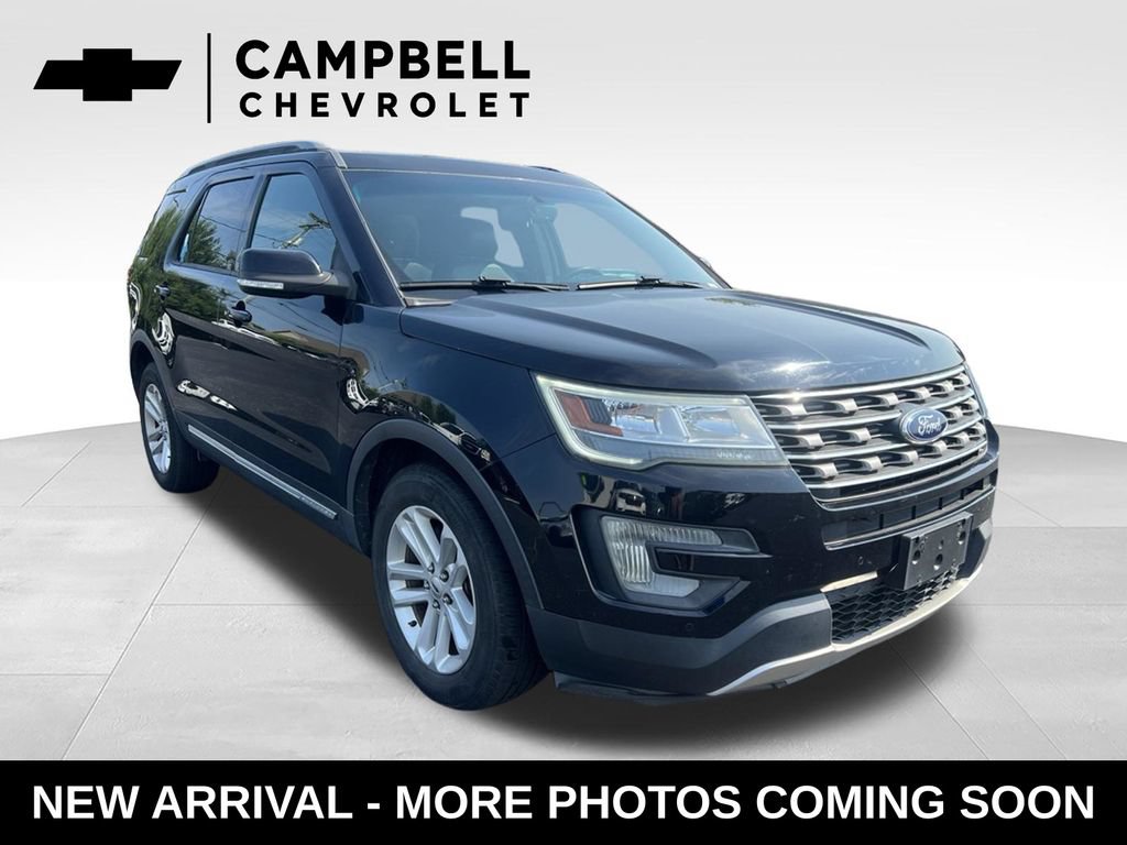 Used 2017 Ford Explorer XLT w/ Equipment Group 202A FWD image 11