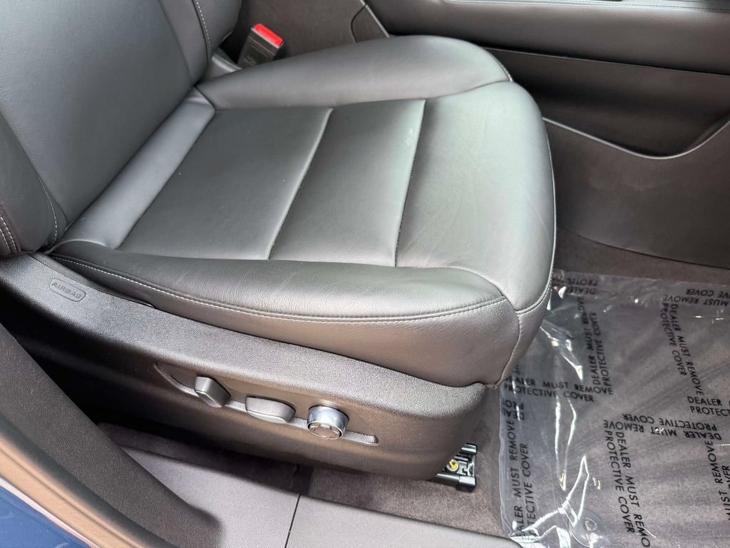 Used 2025 Cadillac XT4 Premium Luxury FWD image 15