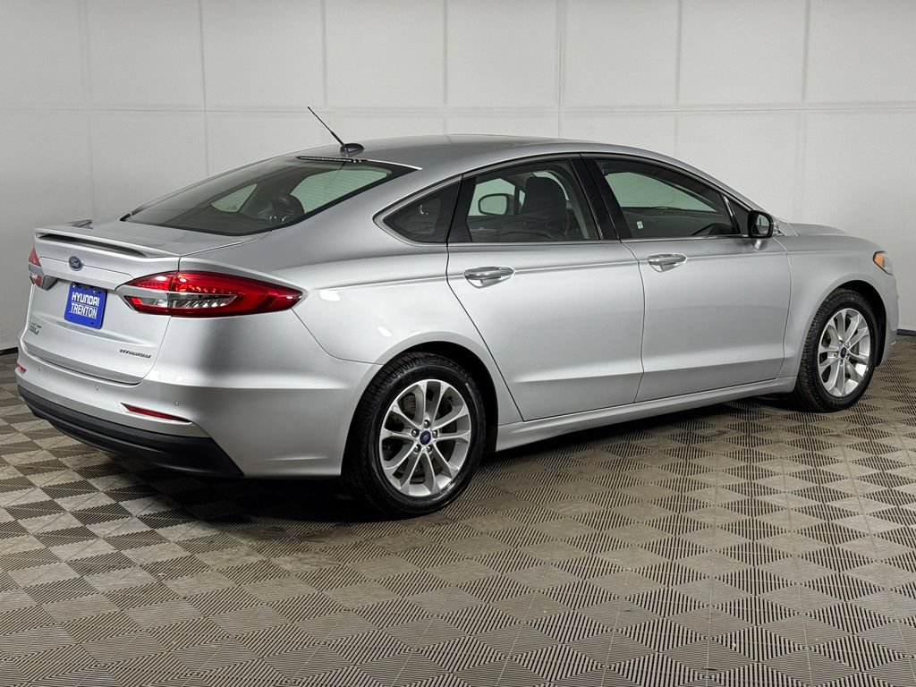 Used 2019 Ford Fusion Energi Titanium FWD image 11