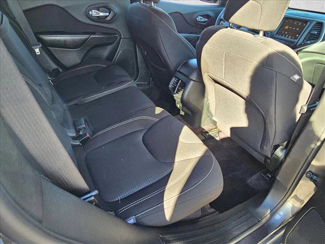 Used 2016 Jeep Cherokee Latitude w/ Comfort & Sound Group image 17