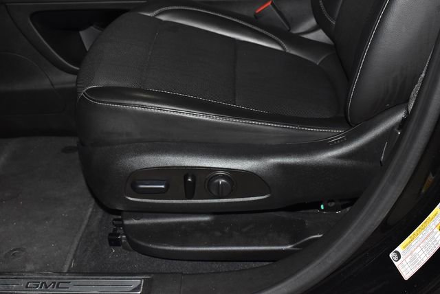 Used 2023 GMC Acadia SLT image 14