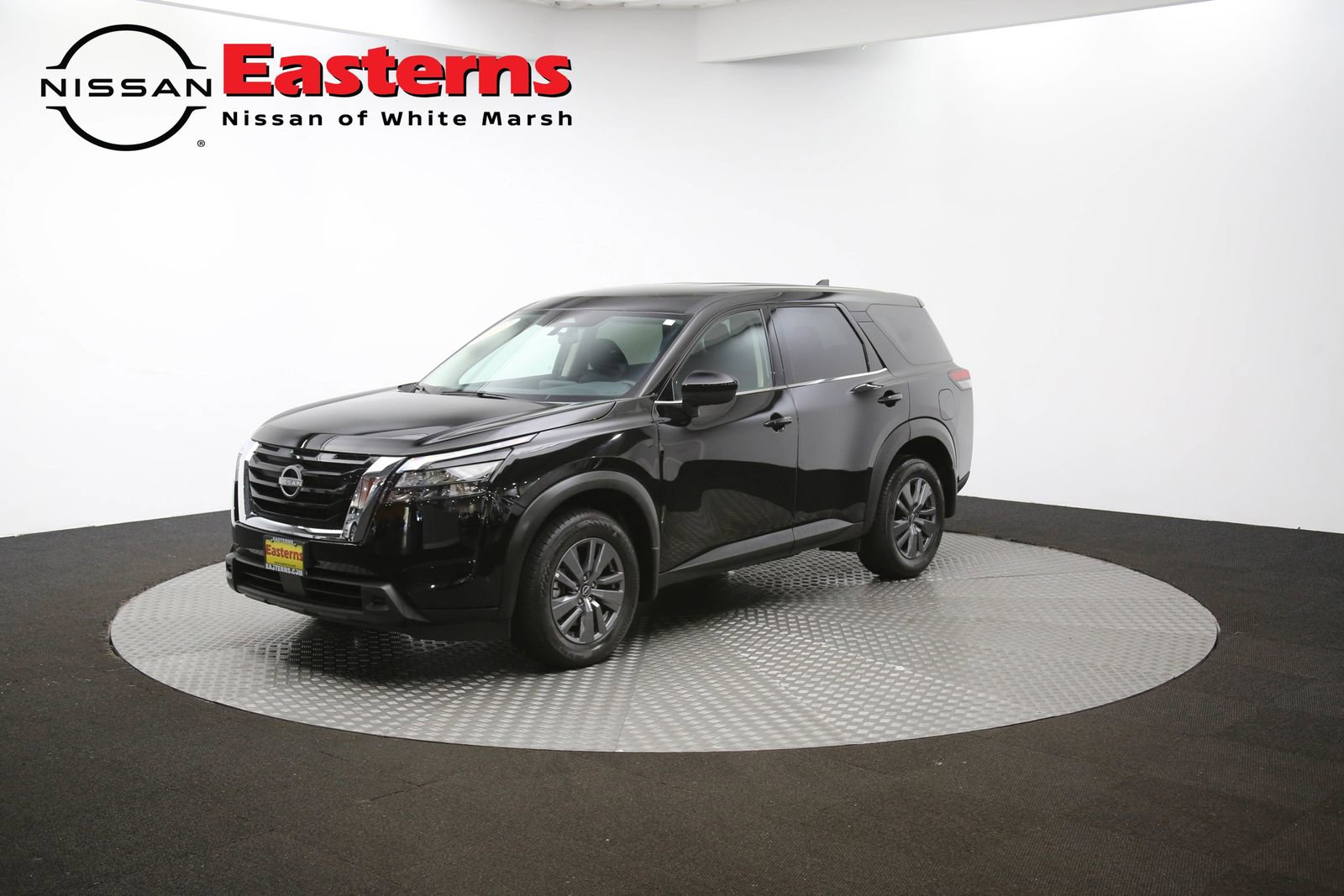 Used 2025 Nissan Pathfinder S image 88