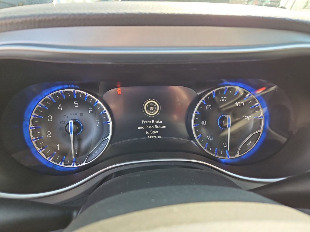 Used 2025 Chrysler Pacifica Limited w/ Uconnect Theater Family Group image 9