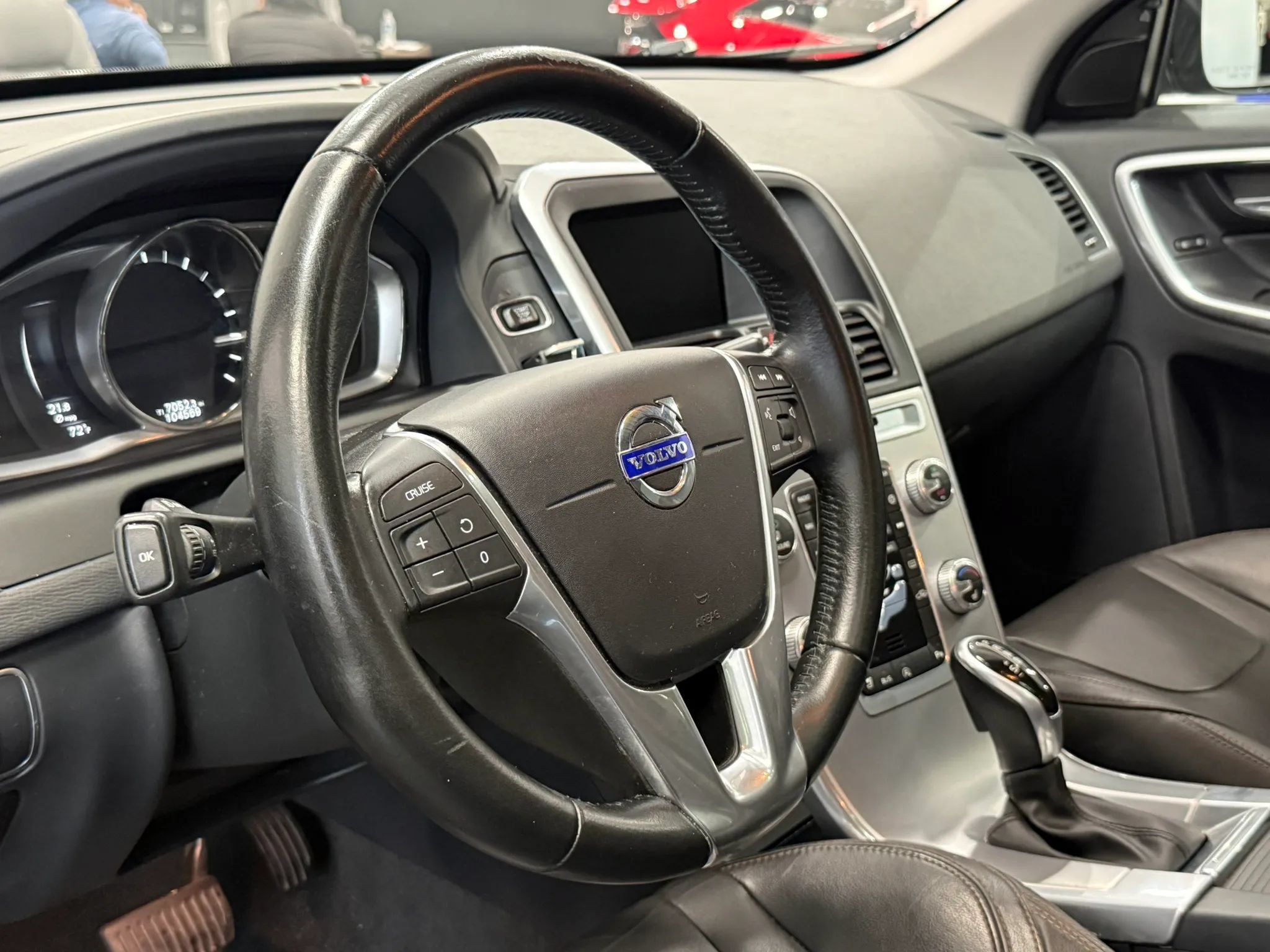 Used 2017 Volvo XC60 T6 Dynamic w/ Preferred Option Package AWD/4WD image 9