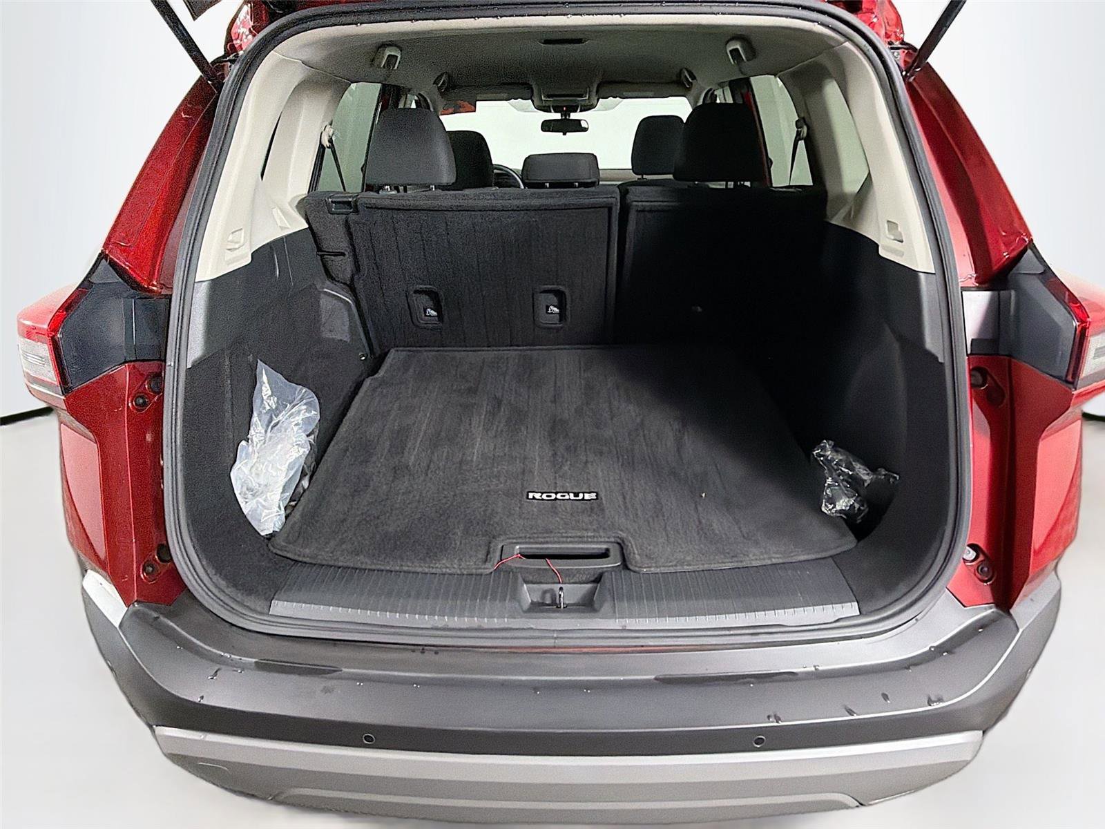 Used 2023 Nissan Rogue S AWD/4WD image 24
