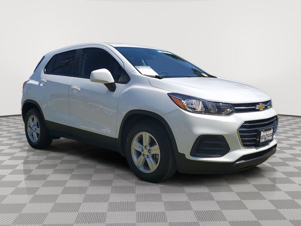 Used 2022 Chevrolet Trax LS w/ Tint and Cruise Package image 2