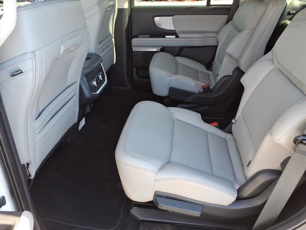 Used 2025 Ford Expedition Active image 8