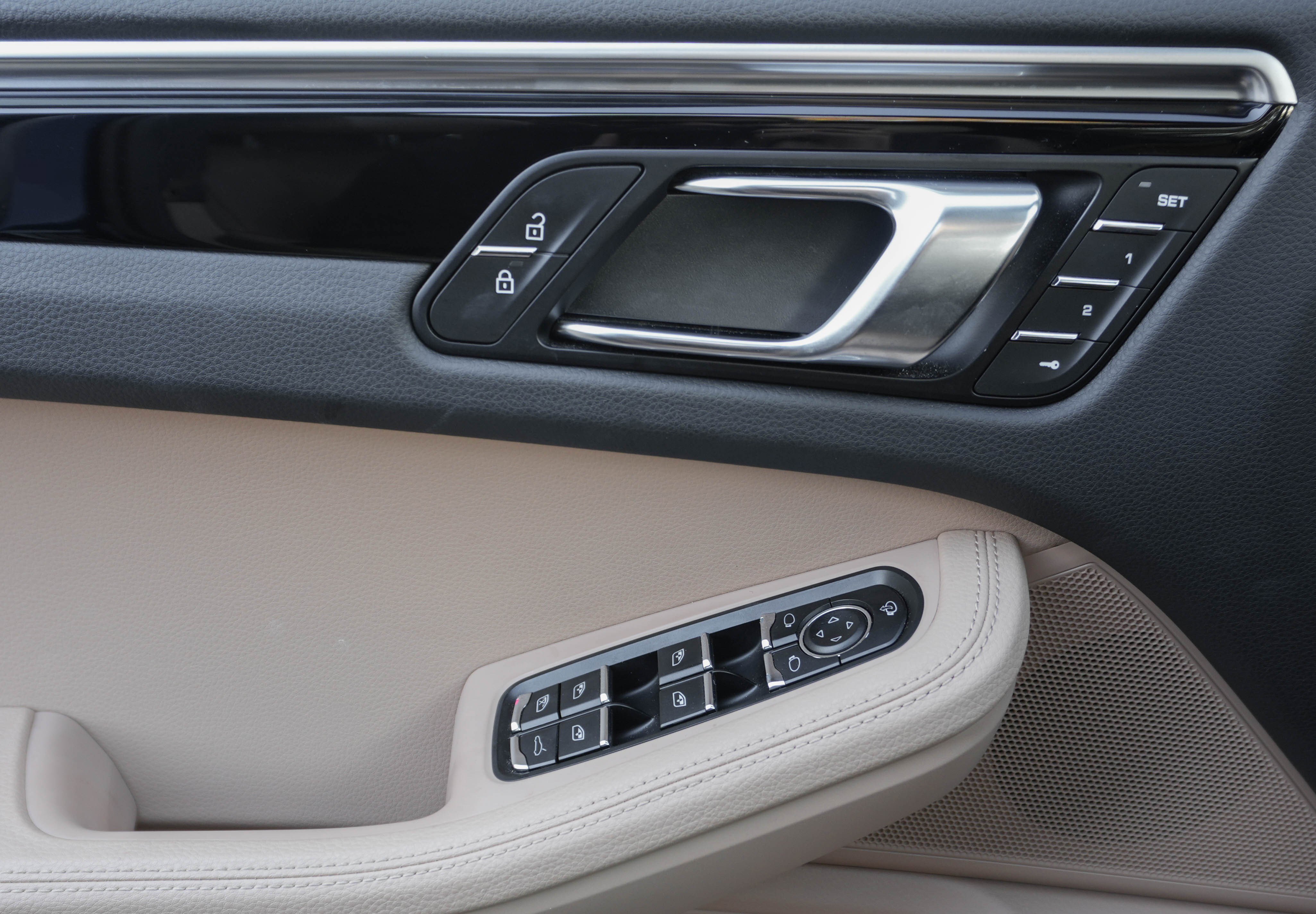 Used 2024 Porsche Macan image 16