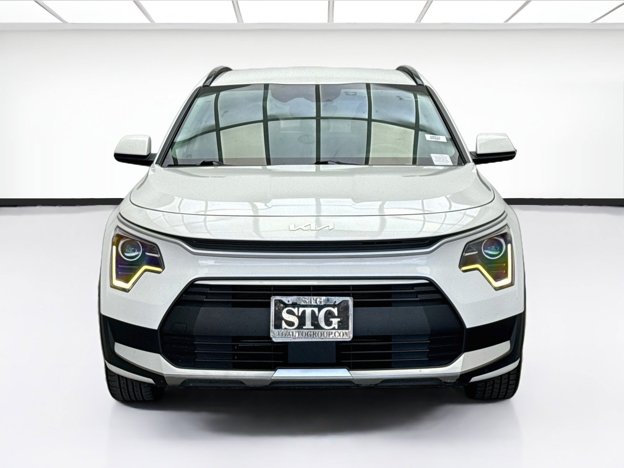 Used 2025 Kia Niro EX FWD image 2