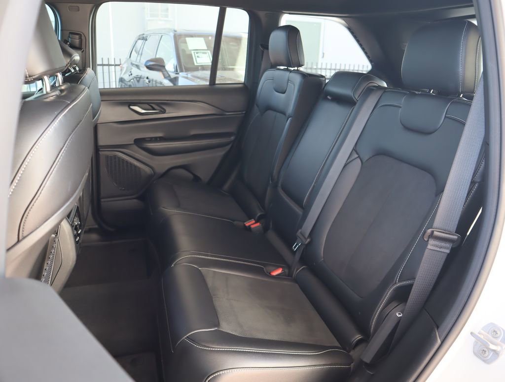 Used 2024 Jeep Grand Cherokee Altitude RWD image 30