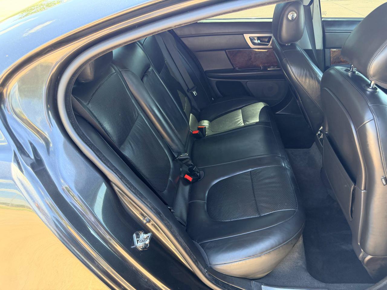 Used 2011 Jaguar XF Portfolio RWD image 12
