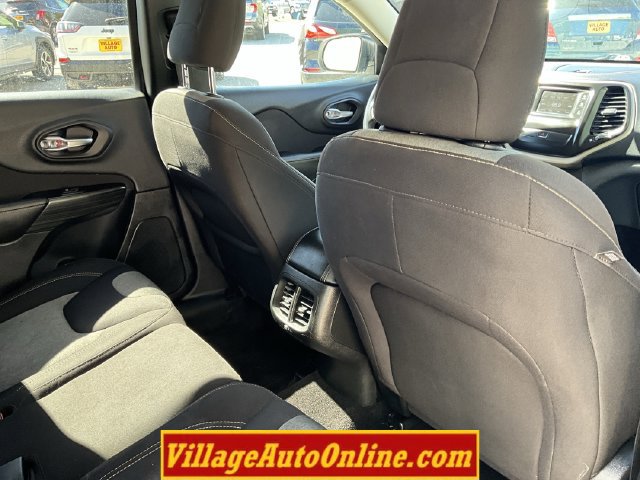 Used 2017 Jeep Cherokee Sport w/ Cold Weather Group FWD image 38