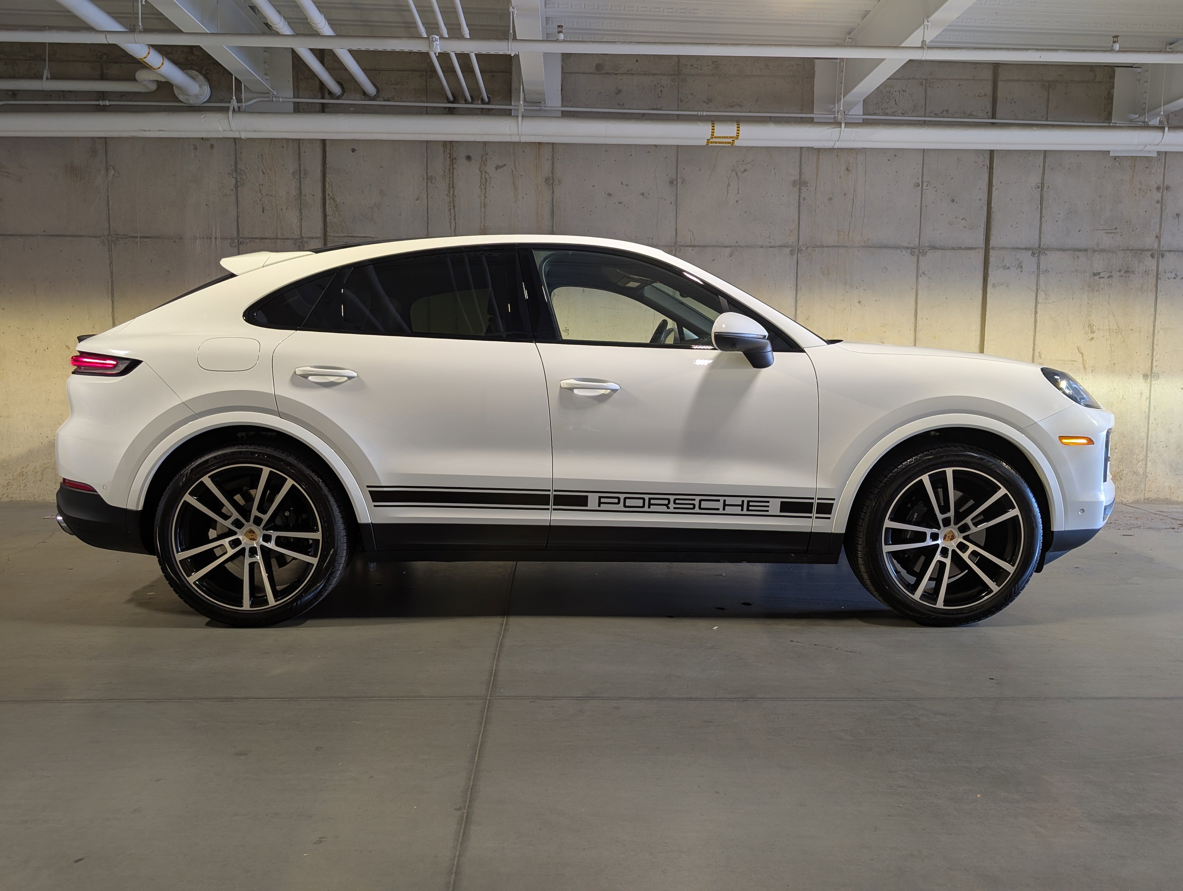 Certified 2025 Porsche Cayenne Coupe image 10