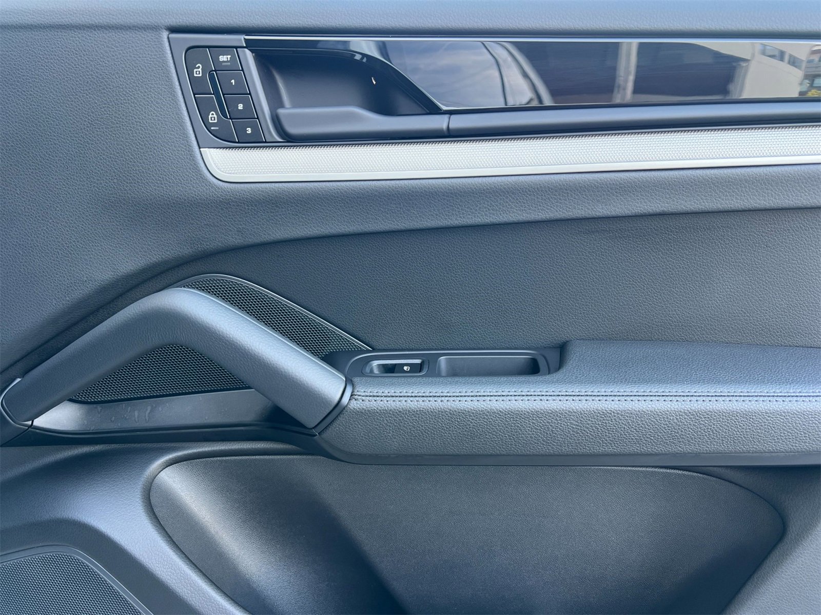 Certified 2025 Porsche Cayenne image 20
