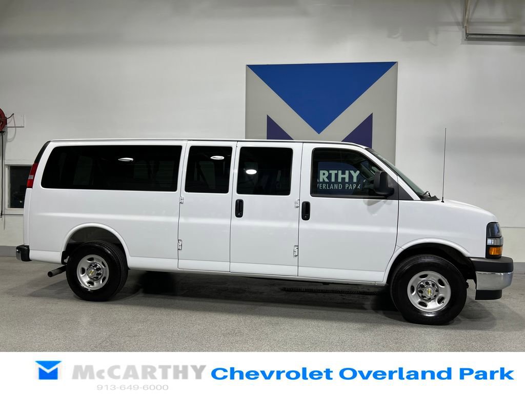 Used 2025 Chevrolet Express 3500 LT w/ LT Preferred Equipment Group RWD image 4