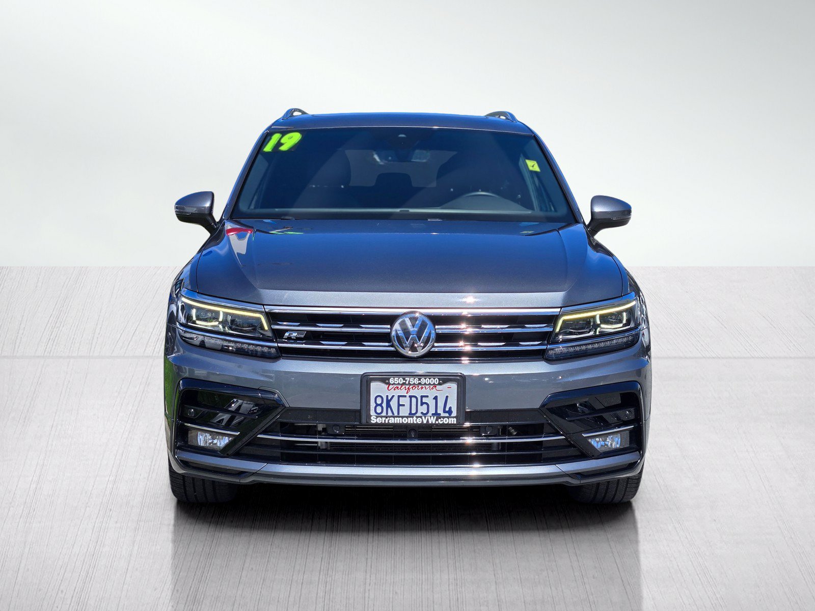 Used 2019 Volkswagen Tiguan SEL Premium R-Line AWD/4WD image 2