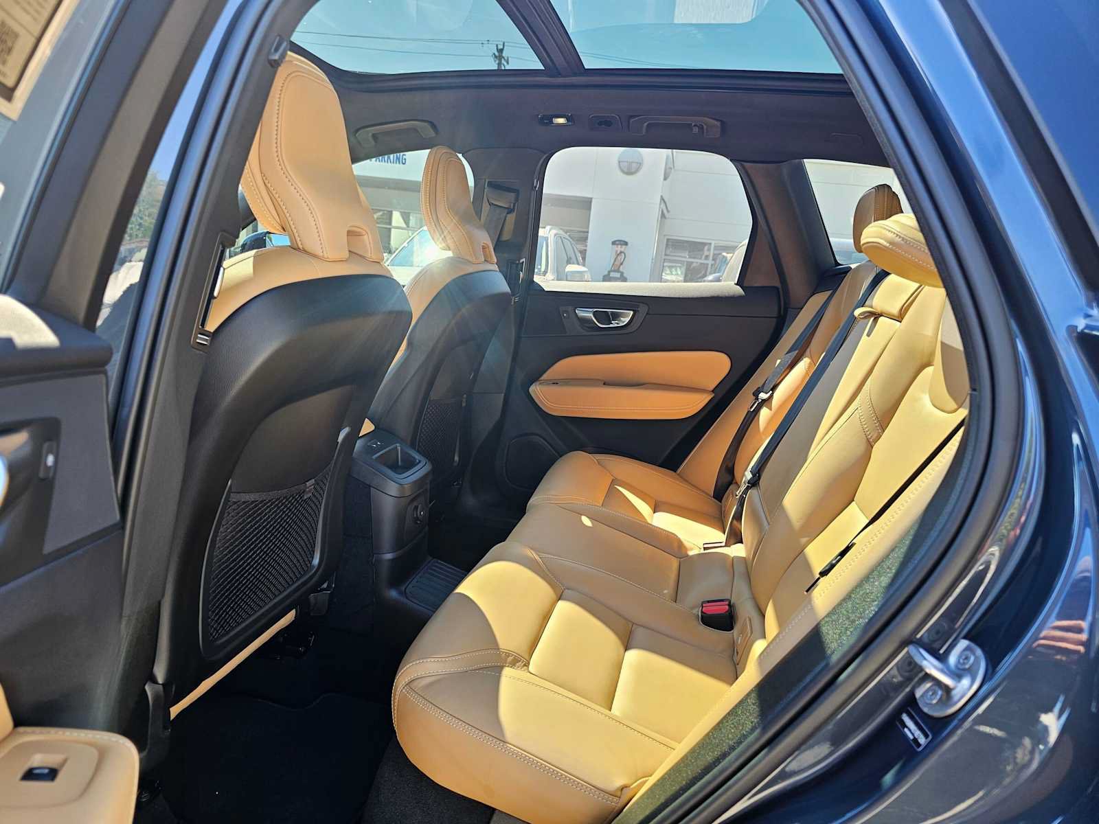 Used 2025 Volvo XC60 T8 Ultra w/ Climate Package AWD/4WD image 19