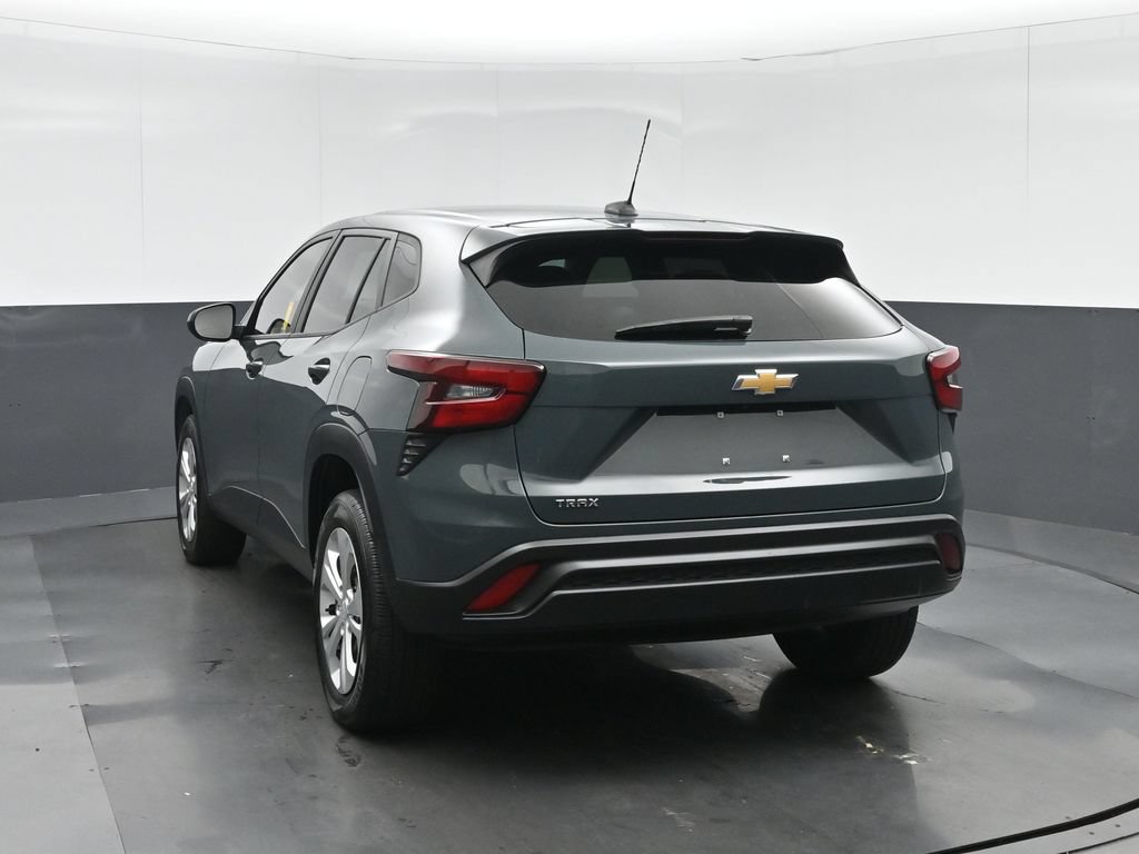 Used 2025 Chevrolet Trax LS FWD image 5
