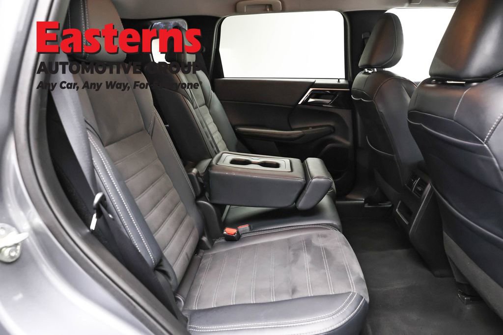 Used 2024 Mitsubishi Outlander SE image 22
