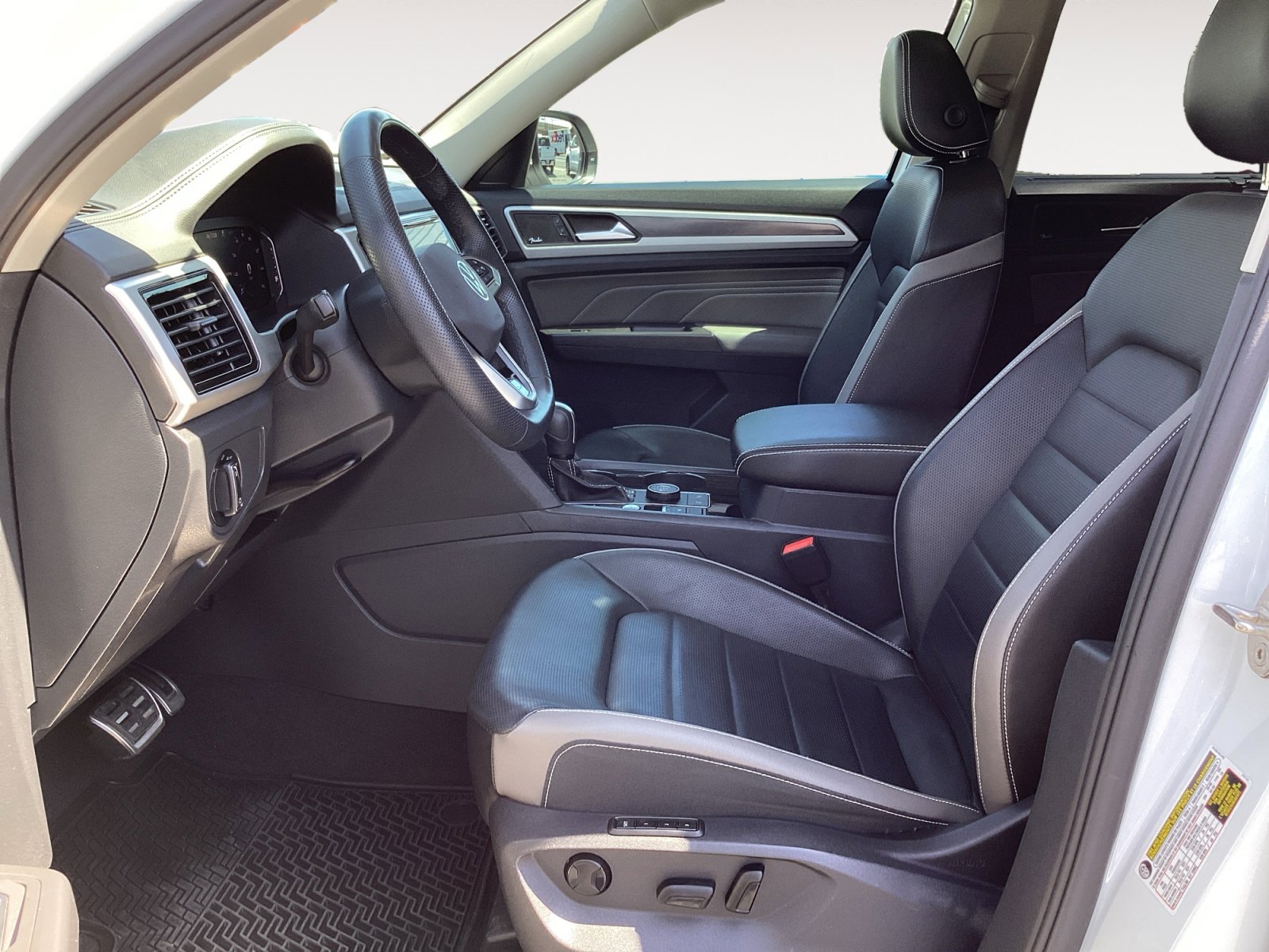 Used 2023 Volkswagen Atlas SEL Premium image 28