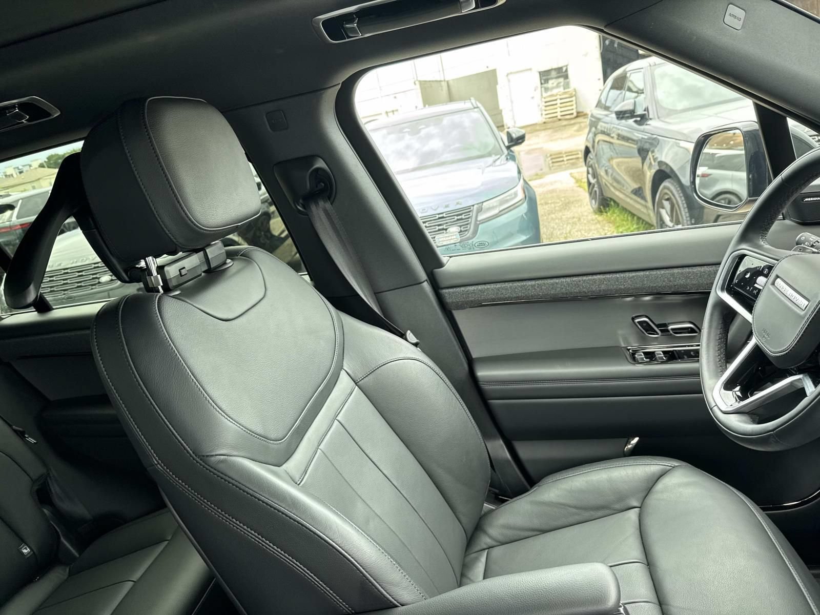 Used 2025 Land Rover Range Rover Sport AWD/4WD image 11