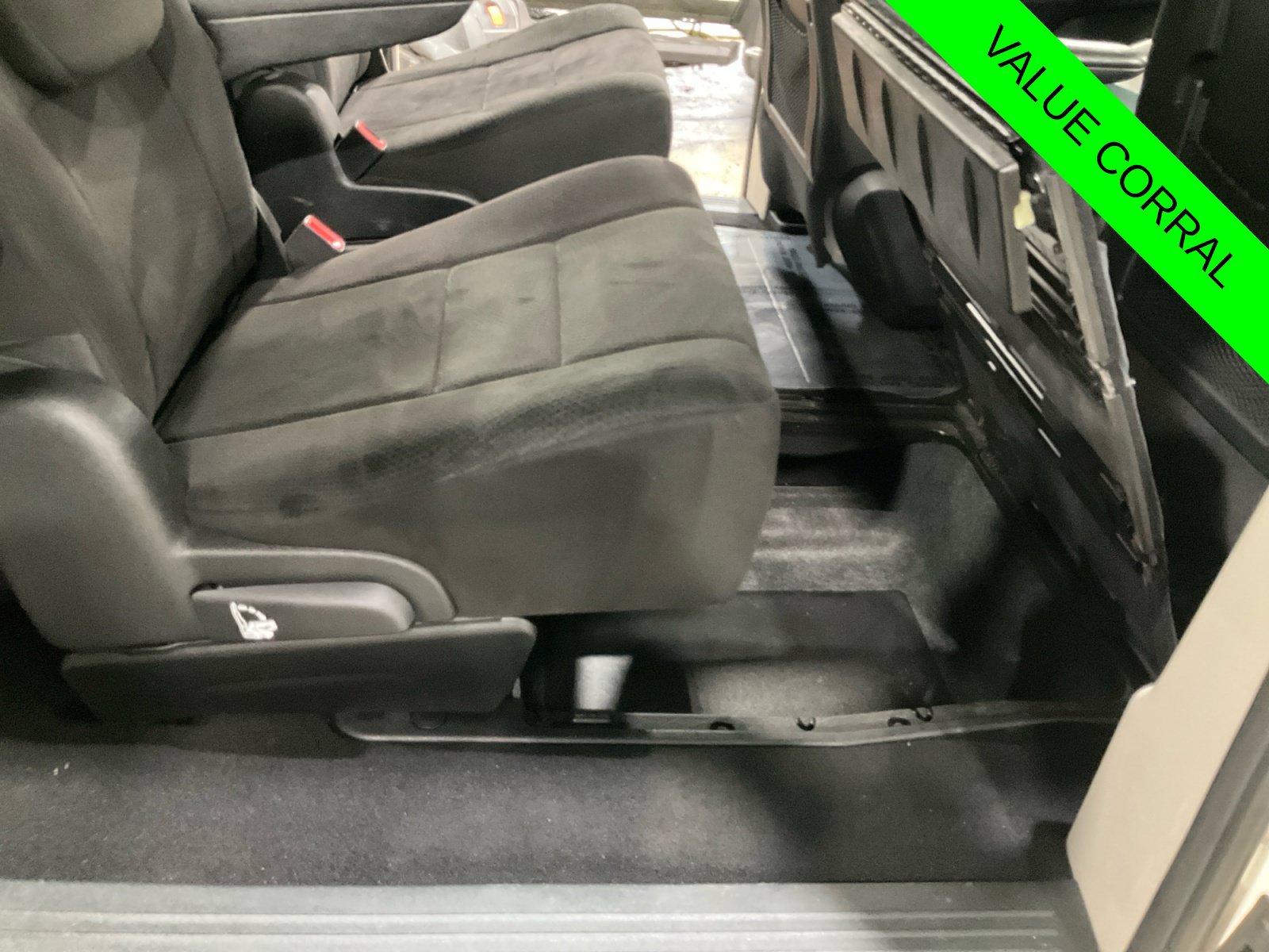 Used 2011 Dodge Grand Caravan Express FWD image 22