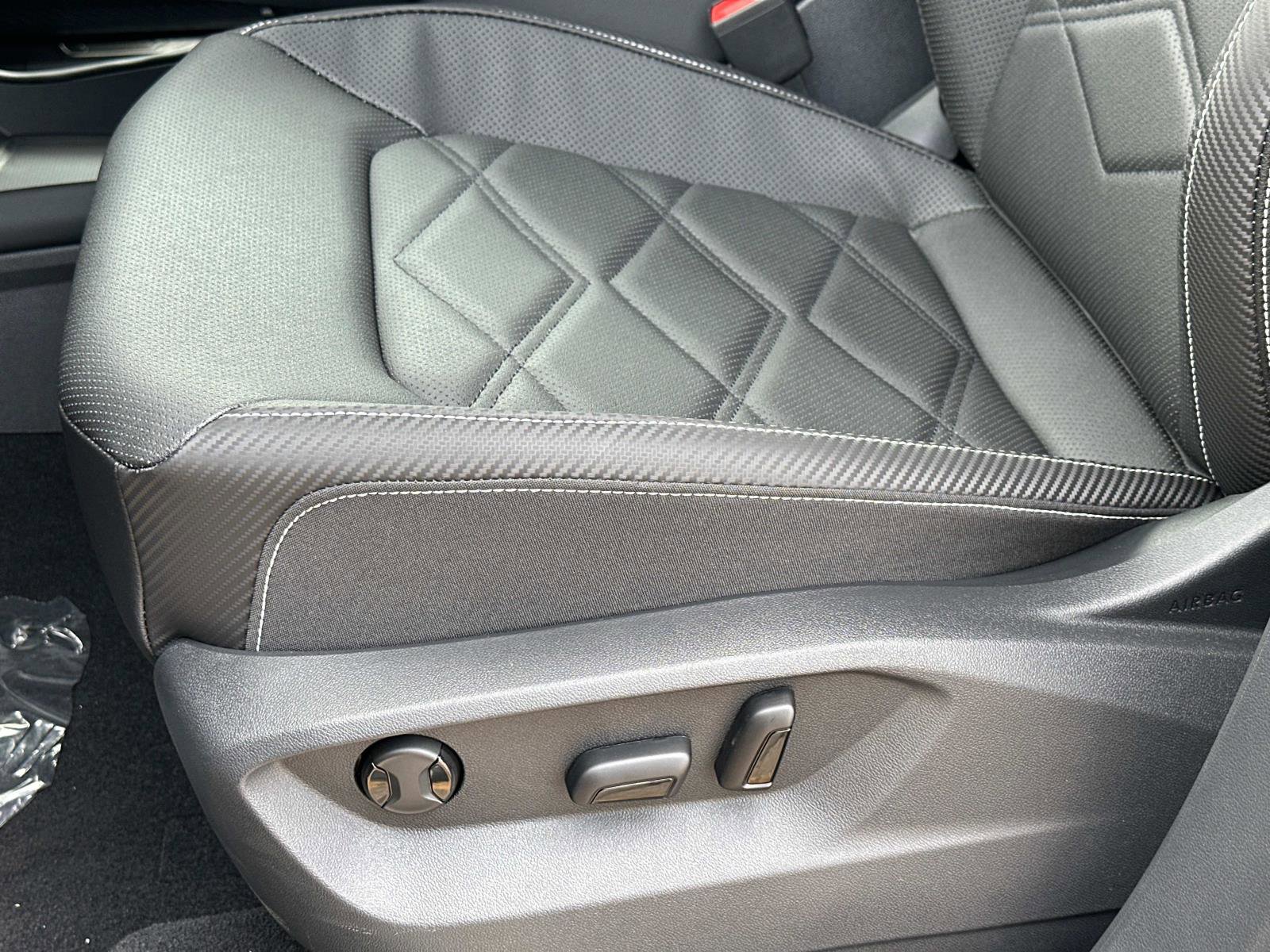 New 2025 Volkswagen Atlas Cross Sport SE image 17