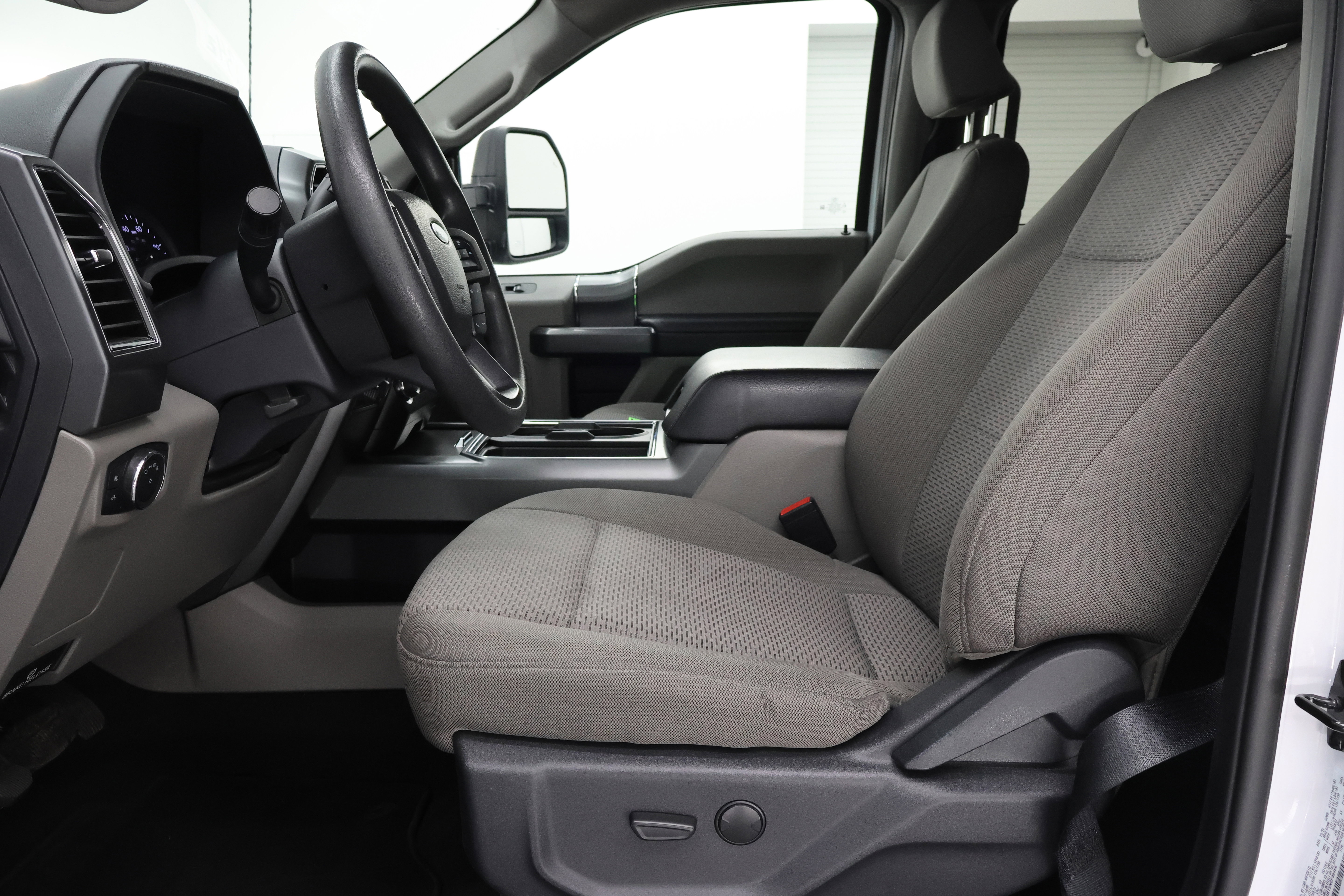 Used 2022 Ford F250 XLT w/ Black Appearance Package image 8