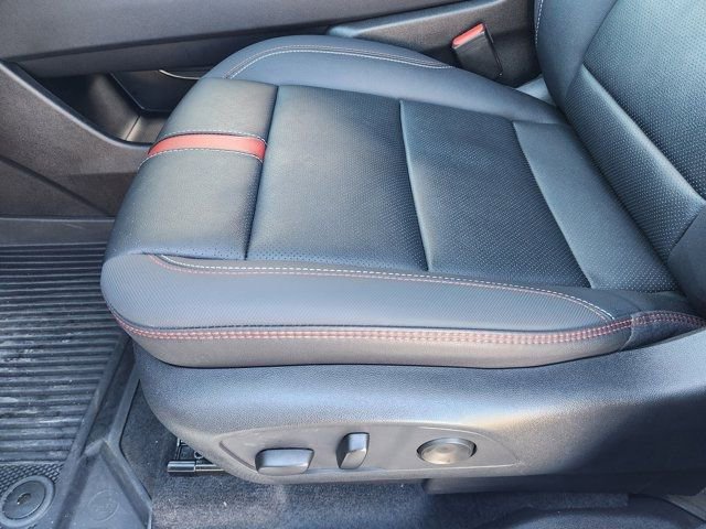 Used 2025 Chevrolet Traverse RS image 25