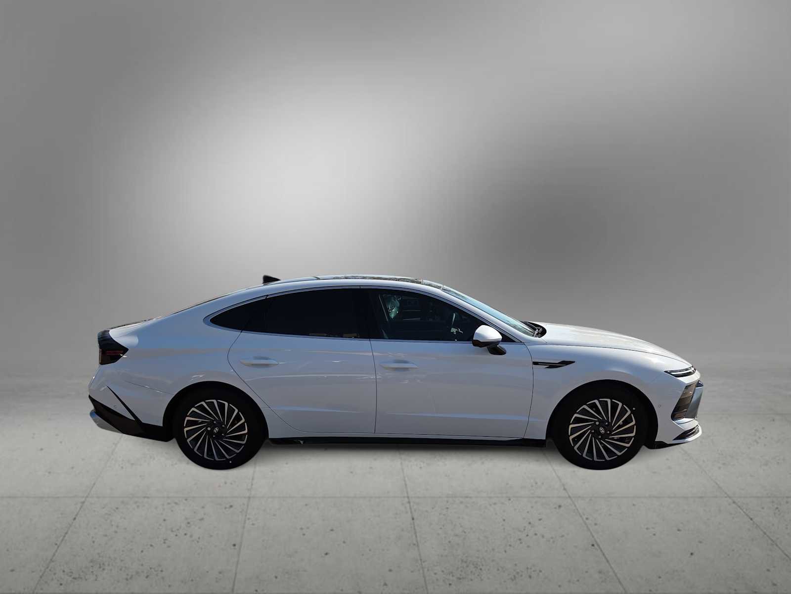 New 2025 Hyundai Sonata Limited image 9