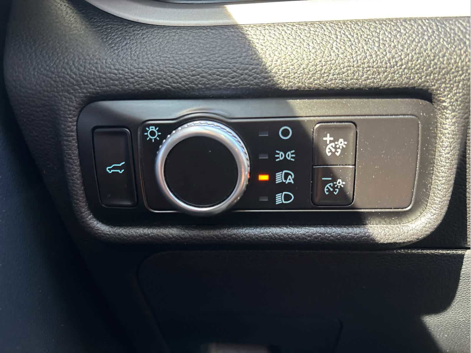 Used 2023 Ford Explorer XLT image 30