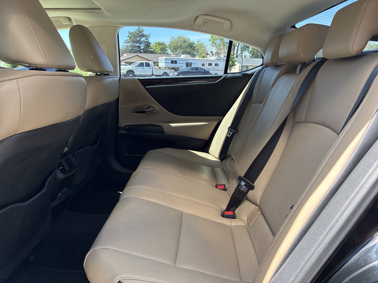 Used 2020 Lexus ES 300h w/ Premium Package FWD image 10
