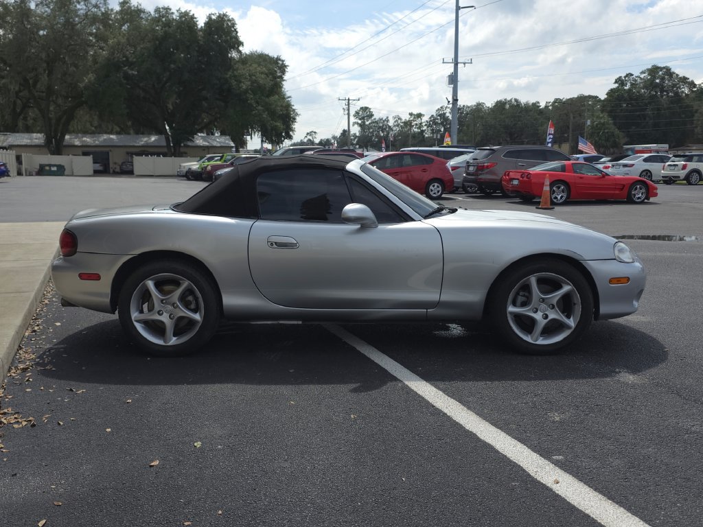 Used 2003 MAZDA MX-5 Miata RWD image 6