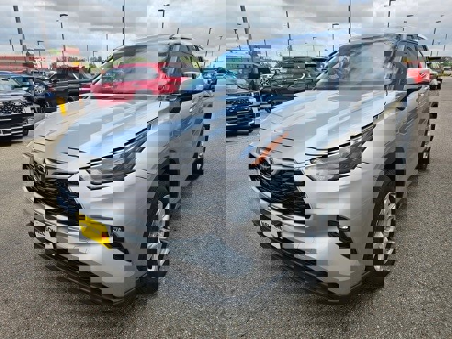 Used 2024 Toyota Highlander LE image 2