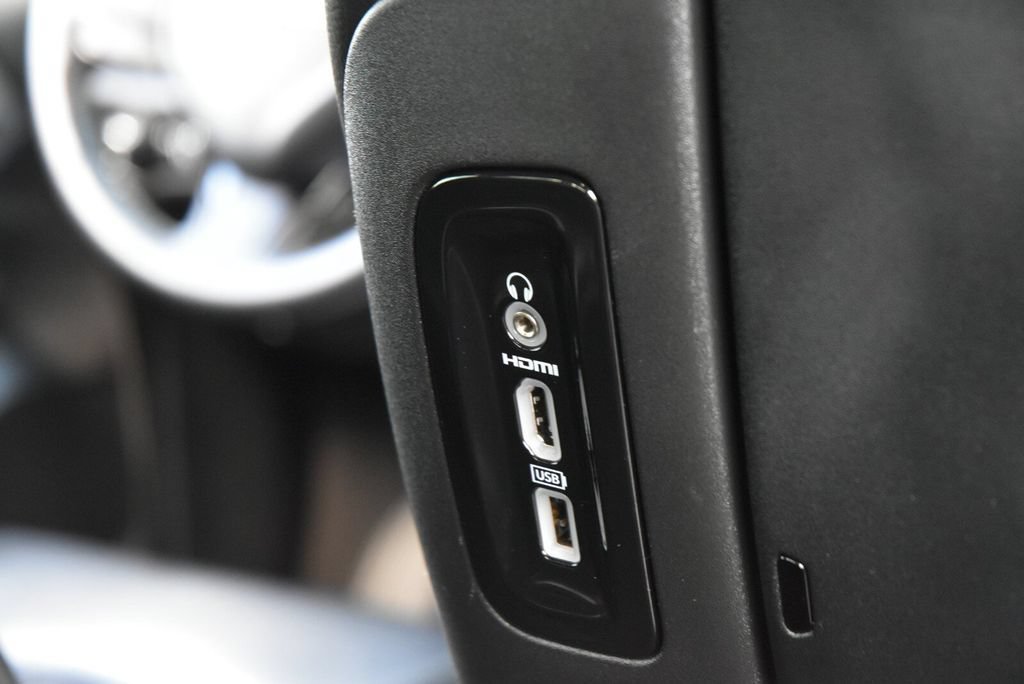 Used 2021 Chrysler Pacifica Touring-L w/ Uconnect Theater Family Group FWD image 38