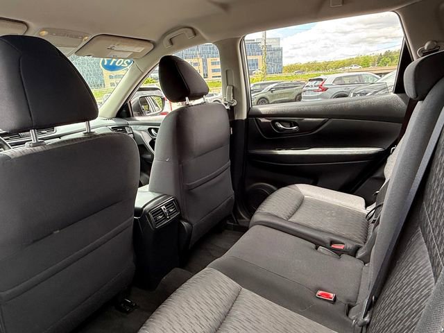 Used 2017 Nissan Rogue SV AWD/4WD image 25