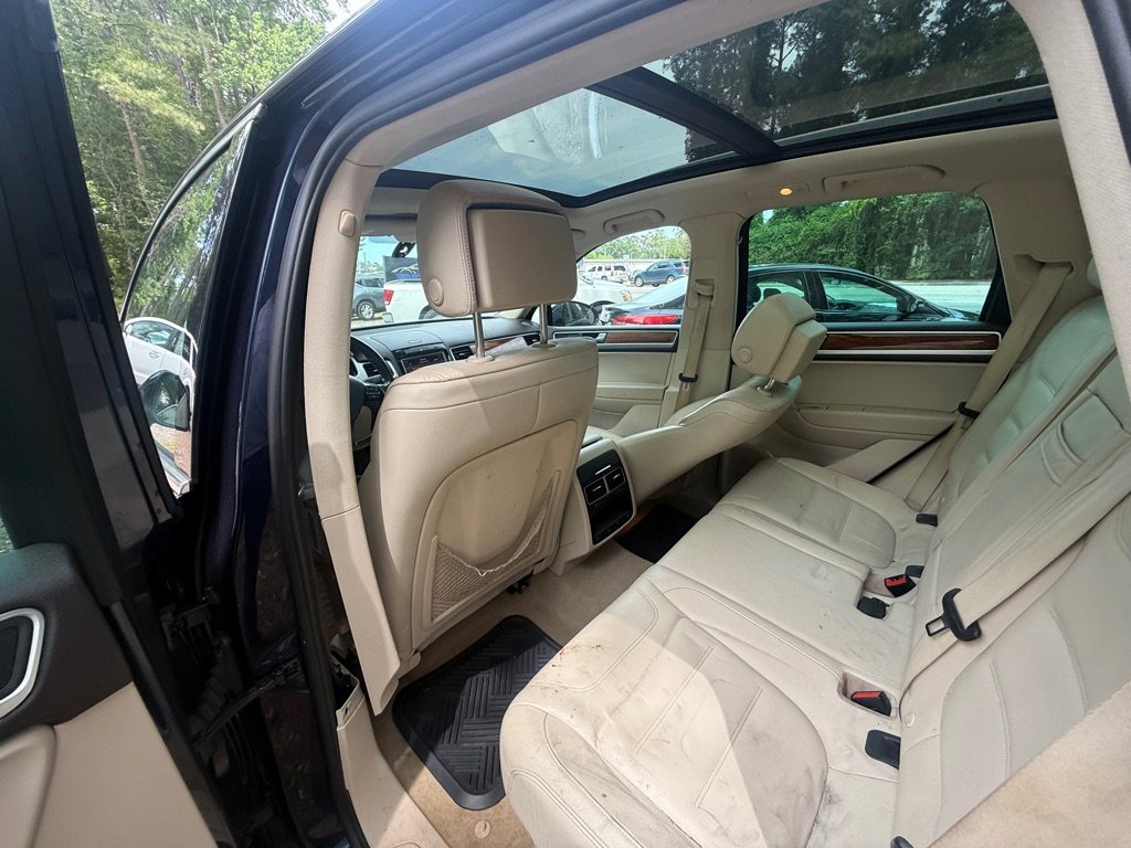 Used 2011 Volkswagen Touareg TDI AWD/4WD image 12