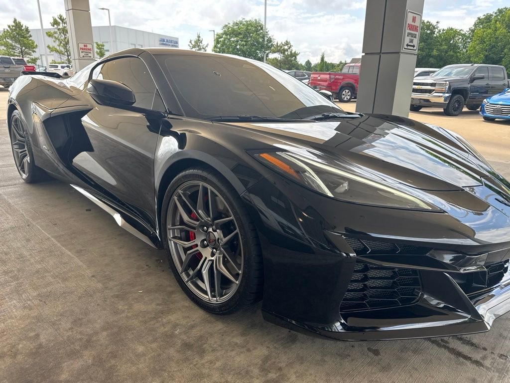 Used 2025 Chevrolet Corvette Z06 w/ Stealth Interior Trim Package RWD image 5