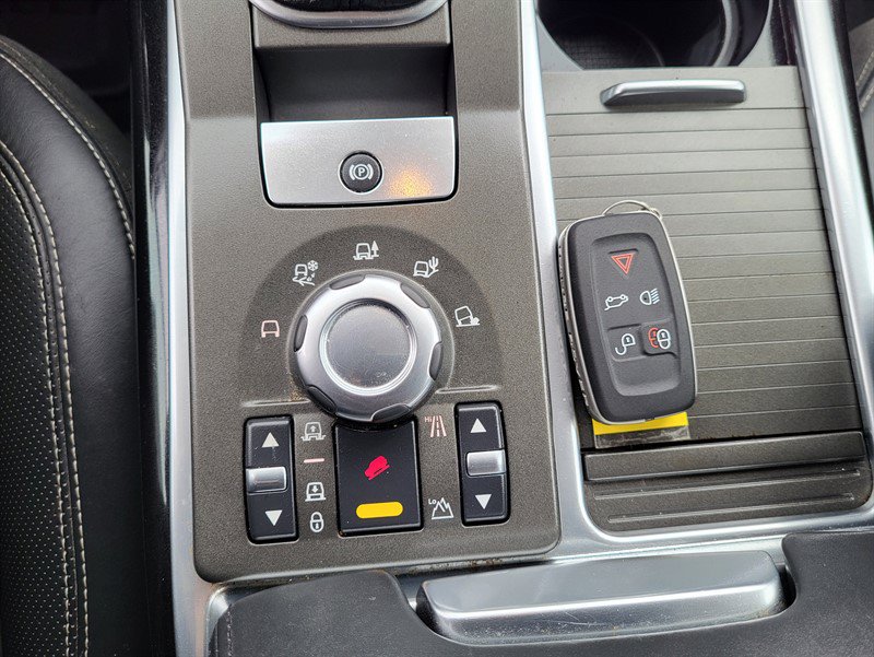 Used 2011 Land Rover Range Rover Sport HSE LUX AWD/4WD image 10
