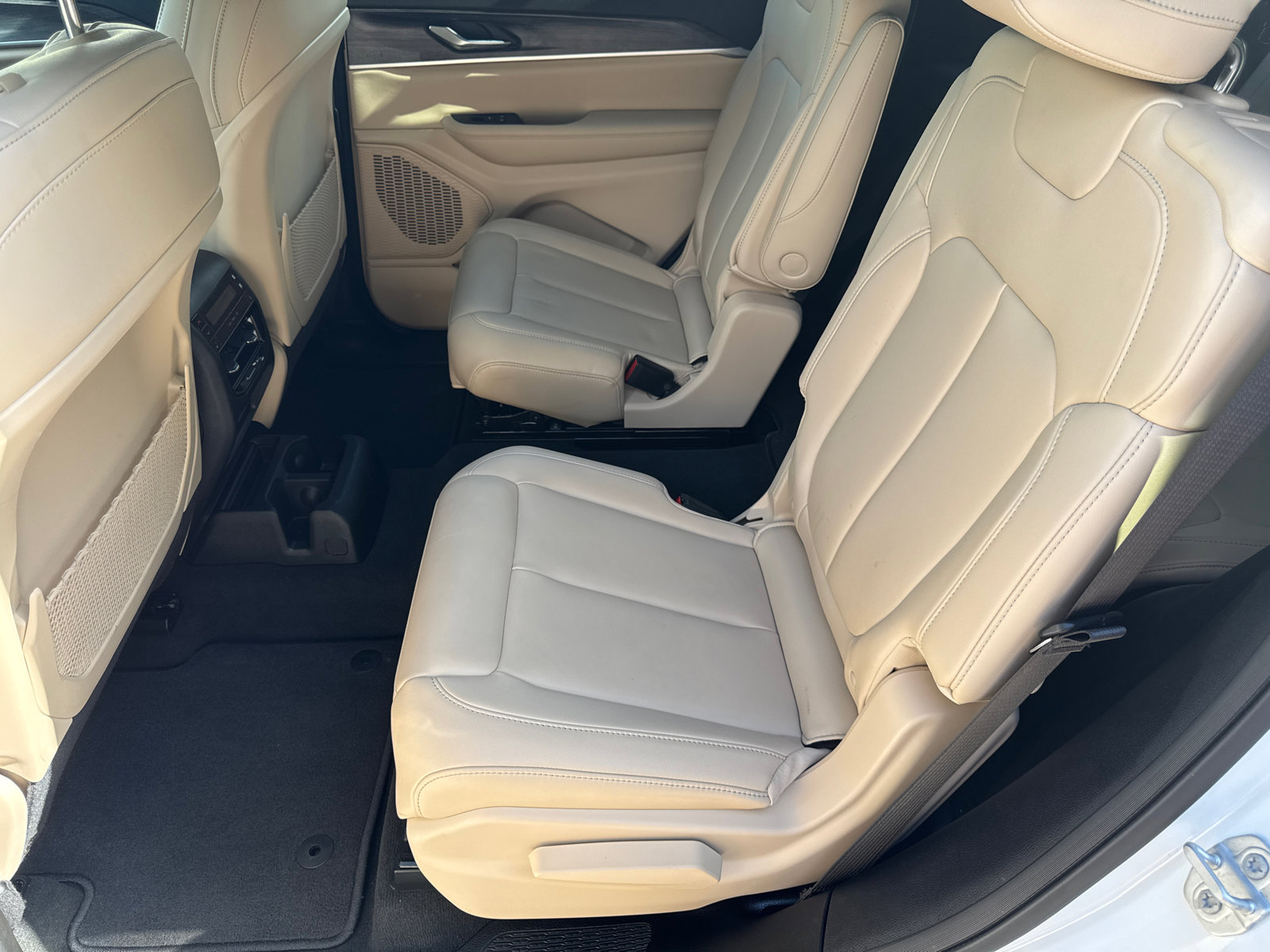 Used 2025 Jeep Grand Cherokee L Limited AWD/4WD image 25
