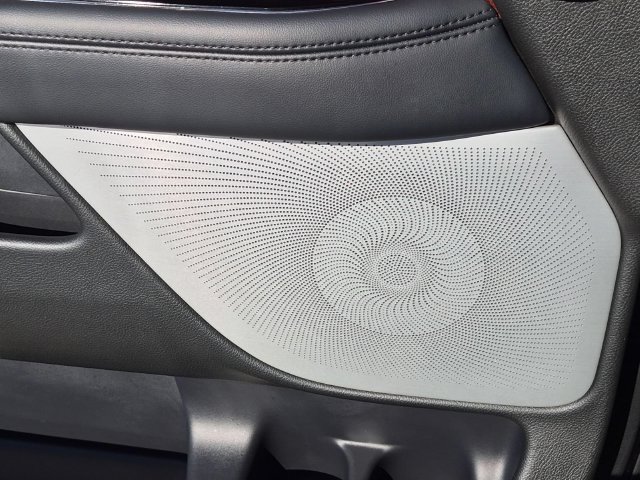 Used 2023 Lincoln Navigator Reserve AWD/4WD image 17